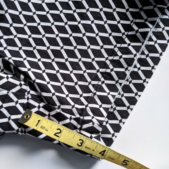 Stylus Black White Geometric Lattice Print Shorts with Pockets, Unlined- sz 2 - Picture 7 of 7